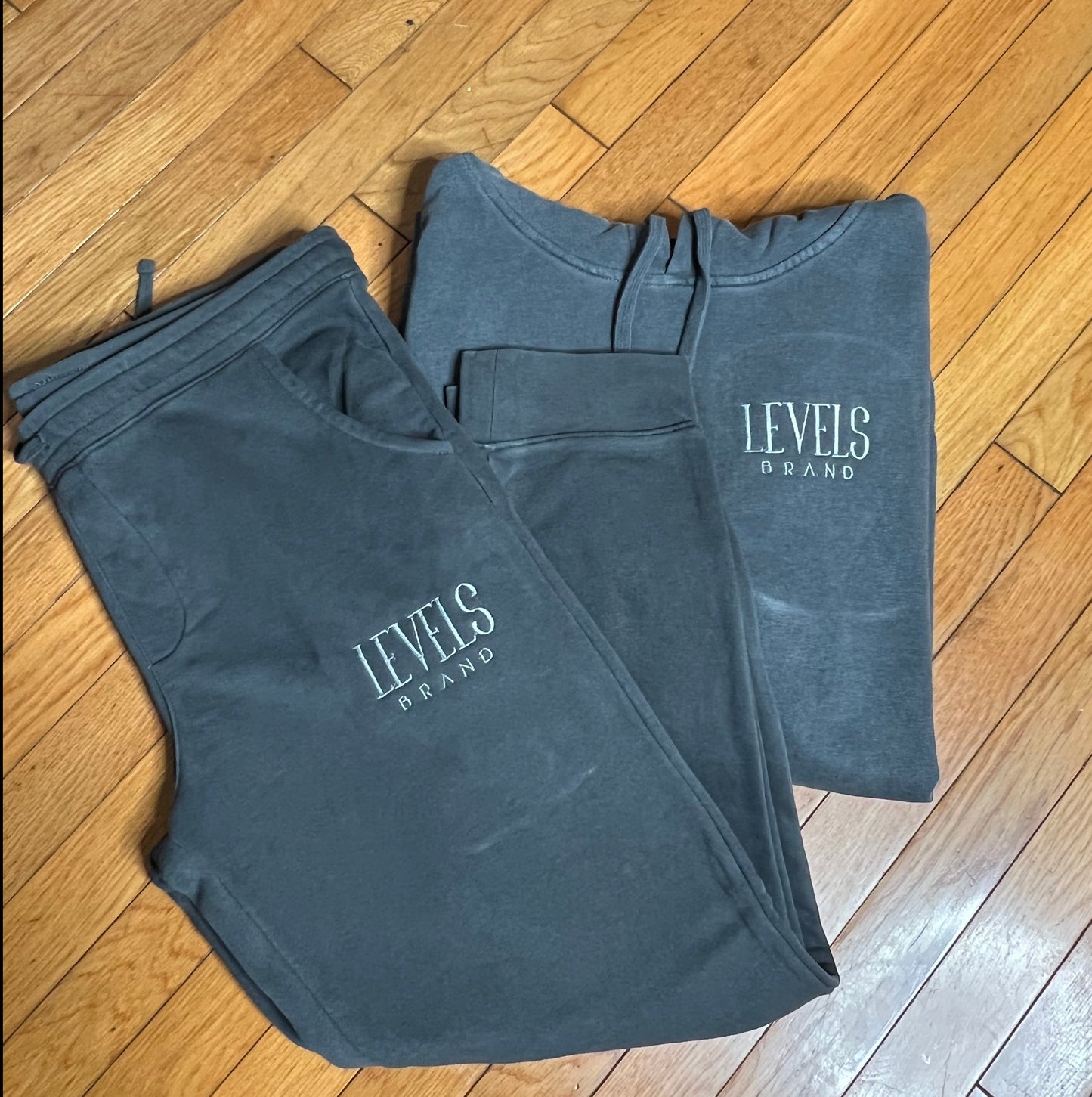 Essential Signature Logo Sweatsuit